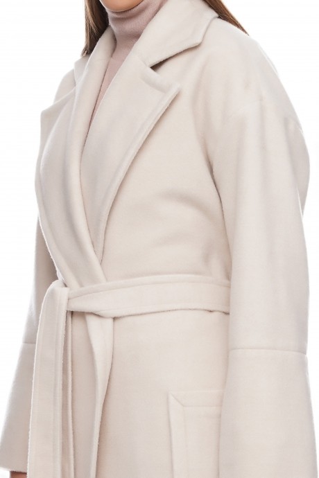 Молочное зимнее пальто на запах2905 купить