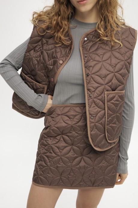 Коричневий стьобаний жилет 39153915 купить