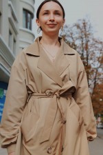 Бежевый плащ фото 4