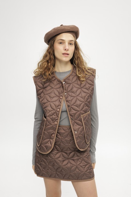 Коричневий стьобаний жилет 39153915 купить