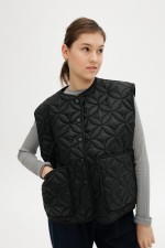 Чорний стьобаний жилет 3881 фото 1