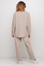 Обьемная бежевая рубашка с карманами фото 1