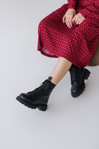 Високі чорні черевики 34203420 купить