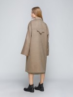 Вільне демісезонне пальто оливкового кольору фото 5