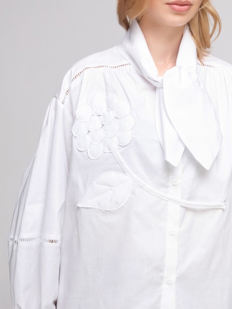 Белая рубашка с апликацией ручной работы2844 купить
