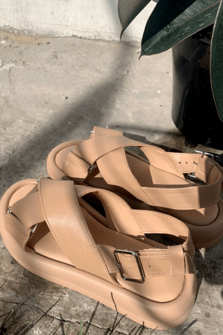 Бежеві шкіряні сандалі 33723372 купить