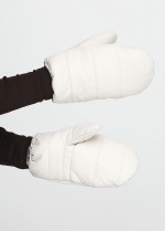 Молочные стеганые варежки фото 0