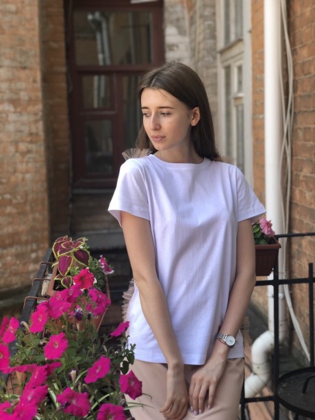 Біла футболка з персиковим фатином з боків2695 купить