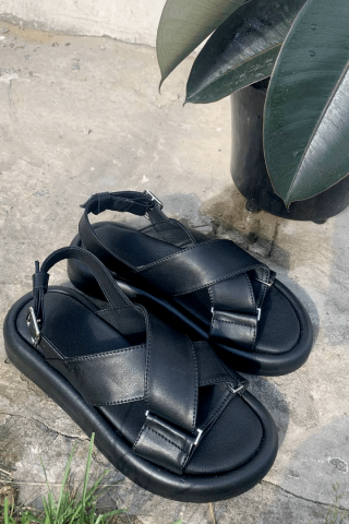 Чорні шкіряні сандалі 33713371 купить