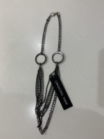 Прикраса на шию з довгих ланцюгів та кілець сірого та чорного кольору фото 1