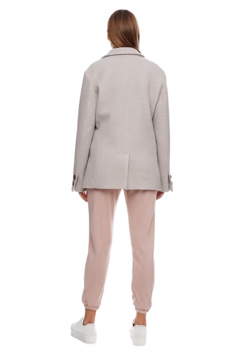 Шерстяной жакет прямого силуэта с английским воротником и накладными карманами.2908 купить