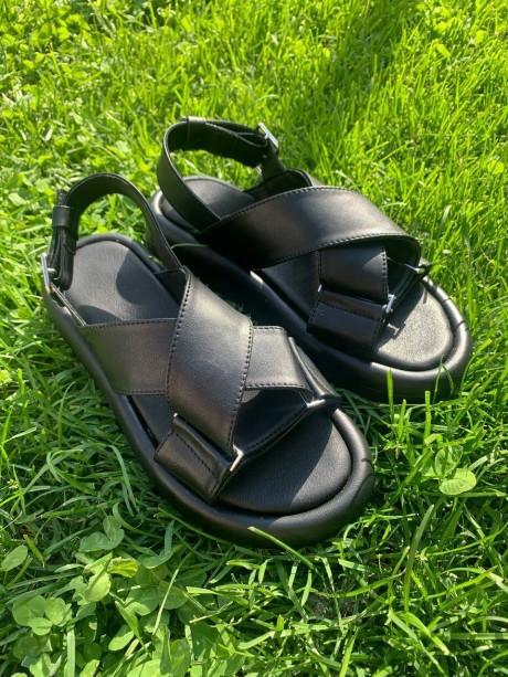 Чорні шкіряні сандалі 33713371 купить