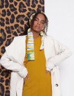 Белая парка под пояс с пуговицами фото 4