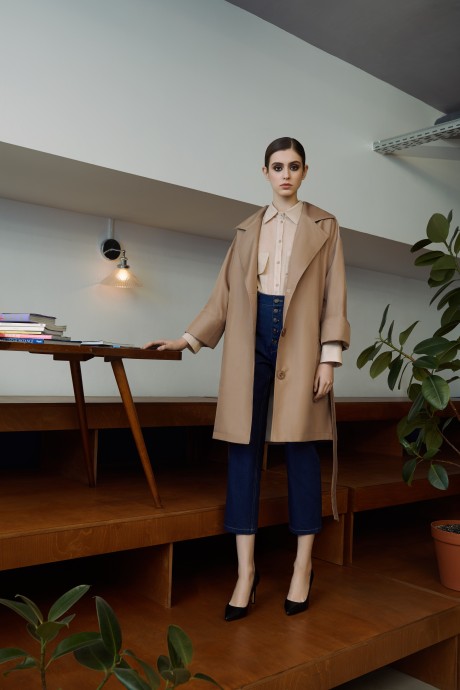 Бежевый плащ с английским воротником1906 купить