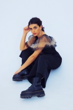 Комбинезон с рюшей на плечах фото 1