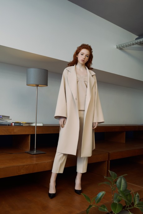 Бежевое пальто средней длины1964 купить