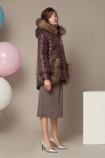 Куртка с меховой отделкой на карманах и капюшоне фото 0