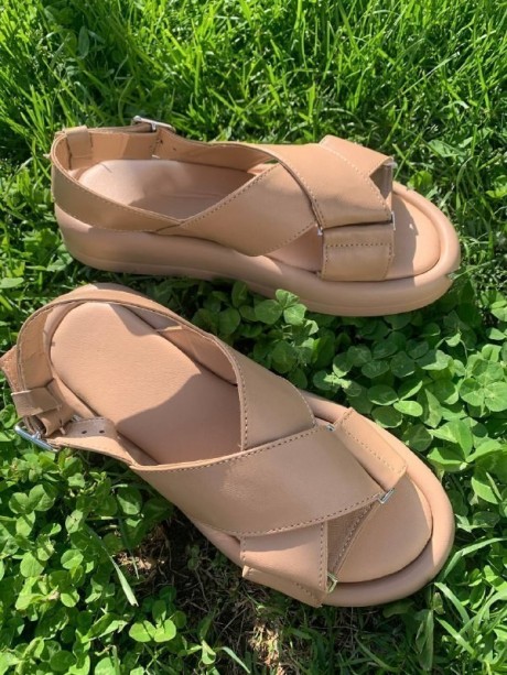 Бежеві шкіряні сандалі 33723372 купить