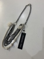 Прикраса на шию з металевих ланцюгів, кілець та бавовняного джгута фото 1