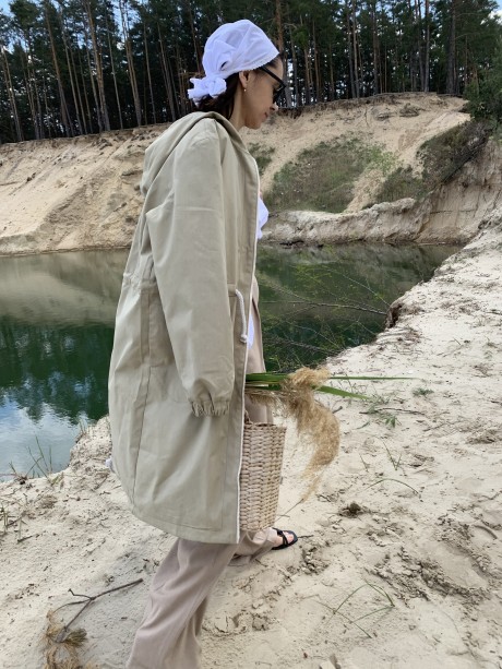 Вільна бежева парка з капюшоном2950 купить