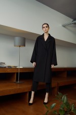 Легкое черное пальто фото 4