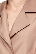 Бежевый плащ с английским воротником фото 4