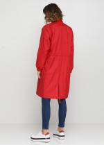 Красная парка на кулиске фото 1