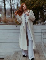 Молочное зимнее пальто на запах фото 3