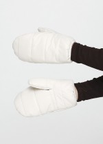 Молочные стеганые варежки фото 1