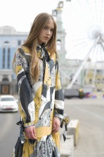 Платье-рубашка прямого силуэта с одним ярусом оборки фото 6