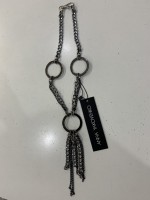 Прикраса на шию з довгих та коротких ланцюгів сірого та чорного кольору фото 1