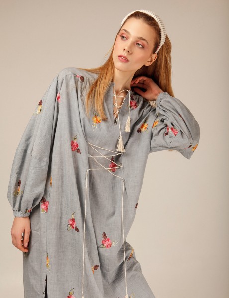 Платье свободного силуэта в цветочный принт2938 купить