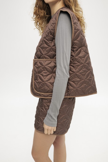 Коричневий стьобаний жилет 39153915 купить