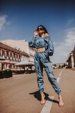 Штани з легкого джинсу з кишенями фото 2