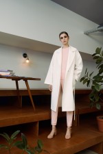 Белое пальто средней длины фото 4