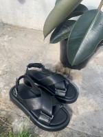 Чорні шкіряні сандалі 3371 фото 1